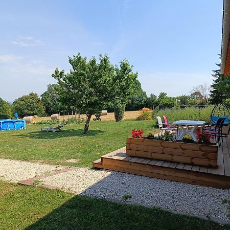 Studio Avec Terrasse Au Calme Jayat Exterior foto